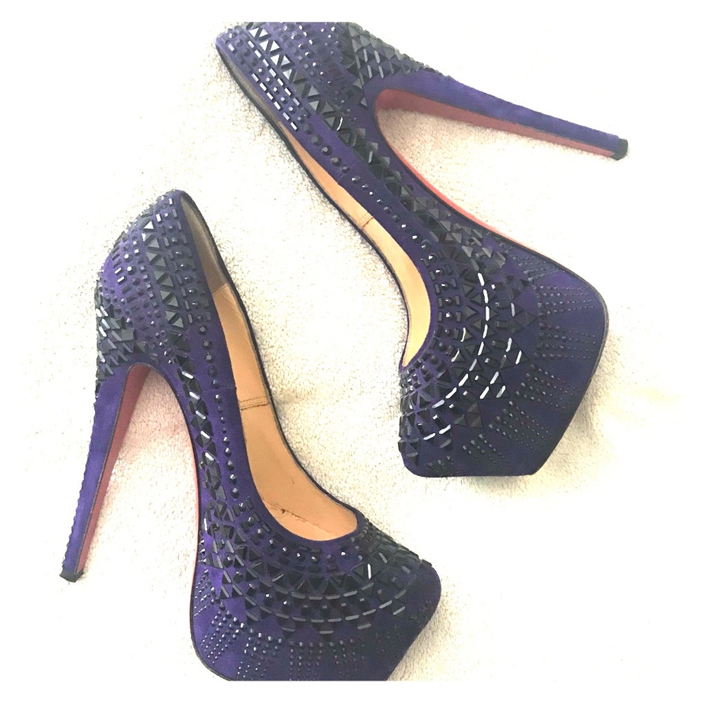 AUTHENTIC Christian Louboutin Decora Pump